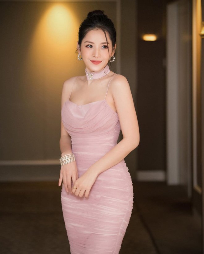 Tết này còn ai chăm khoe dáng bạo như Chi Pu: mùng 1 bán nude, mùng 3 diện bikini - 3