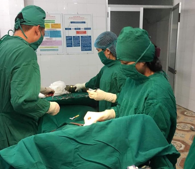 Mẹ bầu Quảng Bình nhập viện đúng mùng 2 Tết, BS hốt hoảng bỏ dở ca mổ đi cấp cứu - 1