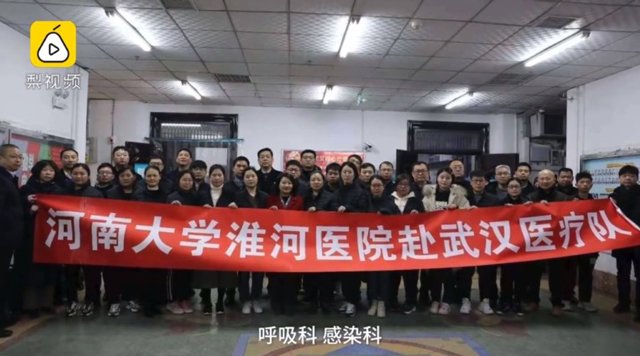 Vợ y tá đi tiếp sức trong dịch viêm phổi lạ, chồng chạy theo xe gọi với: amp;#34;Anh yêu emamp;#34; - 1