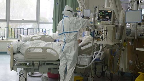 vo mang thai bi nhiem virus corona, chong bat luc ky giay nhin vo con ra di mai mai - 1