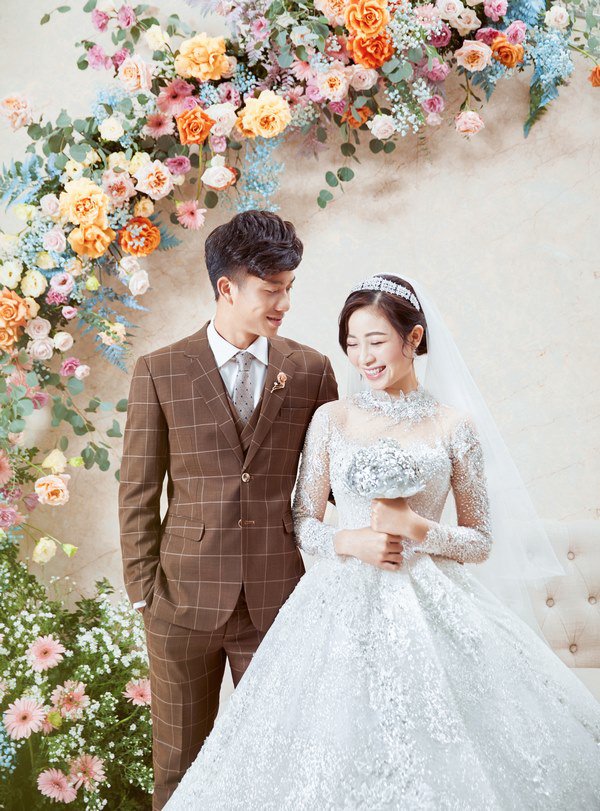Váy cưới của Quỳnh Anh: Không phải vài trăm triệu mà trị giá 1 tỉ đồng,  trong mắt NTK bộ váy này là vô giá