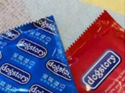 Tin tức - Tưởng con gái để bao cao su trên bàn phòng khách, mẹ xấu hổ khi nhận ra sự thật