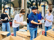 Giải trí - Giữa đại dịch Corona, Pha Lê đi phát khẩu trang miễn phí nhưng lại bị xua đuổi