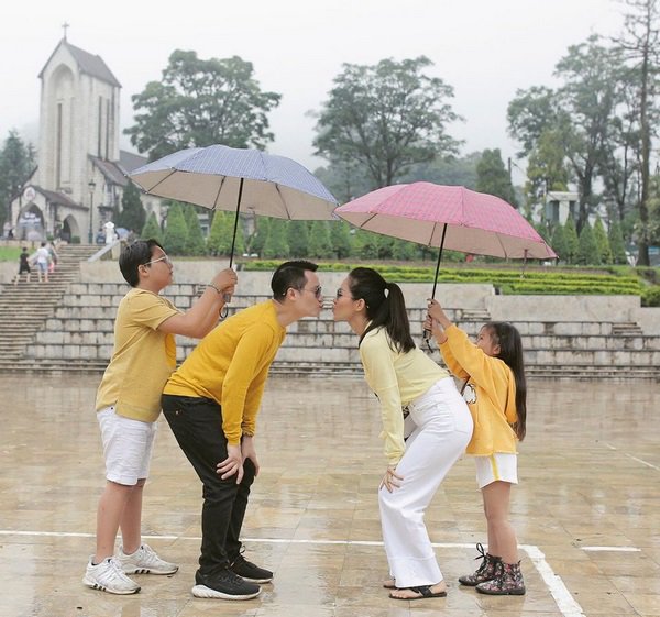 gia dinh hoang bach tung tron bo anh ao dai, cau ut hon 4 thang tuoi cung duoc len do - 13