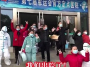 Clip Eva - Hàng loạt bệnh nhân Vũ Hán vui mừng được xuất viện sau quá trình điều trị thành công