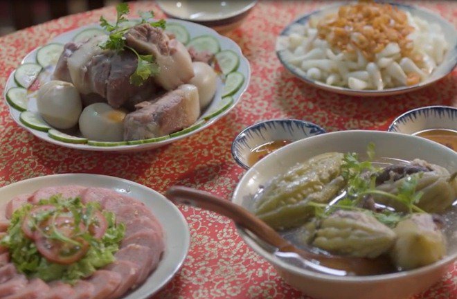 Lâm Vỹ Dạ vào bếp nấu ăn cùng mẹ chồng, nhan sắc của bà khiến ai cũng chú ý - 8