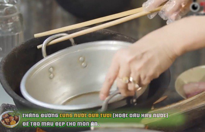 Lâm Vỹ Dạ vào bếp nấu ăn cùng mẹ chồng, nhan sắc của bà khiến ai cũng chú ý - 6