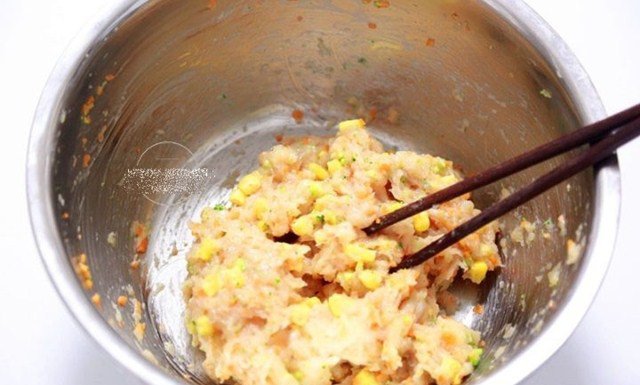 Con lười ăn rau, mẹ có ngay món ức gà viên đảm  bảo con ăn thun thút - 3