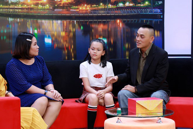 Lo con bị bạn trai nắm tay, ông bố amp;#34;Bố ơi, mình đi đâu thếamp;#34; choáng khi bé trả lời - 6