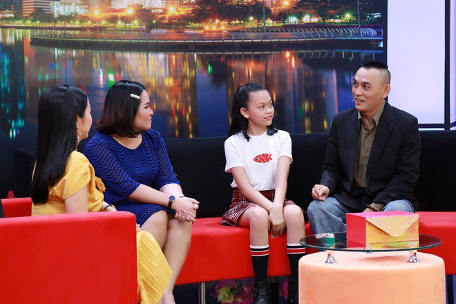 Lo con bị bạn trai nắm tay, ông bố amp;#34;Bố ơi, mình đi đâu thếamp;#34; choáng khi bé trả lời - 4