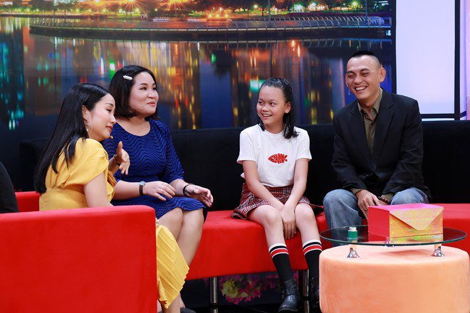 Lo con bị bạn trai nắm tay, ông bố amp;#34;Bố ơi, mình đi đâu thếamp;#34; choáng khi bé trả lời - 7