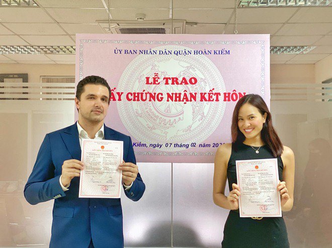 Sau 3 tháng sinh quý tử, Phương Mai và chồng Tây bịt khẩu trang đi đăng ký kết hôn - 4