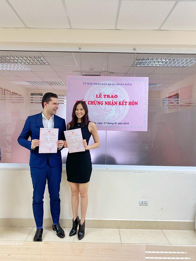 Sau 3 tháng sinh quý tử, Phương Mai và chồng Tây bịt khẩu trang đi đăng ký kết hôn - 6