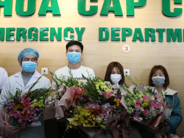 Niềm vui của 3 bệnh nhân nhiễm virus Corona được xuất viện