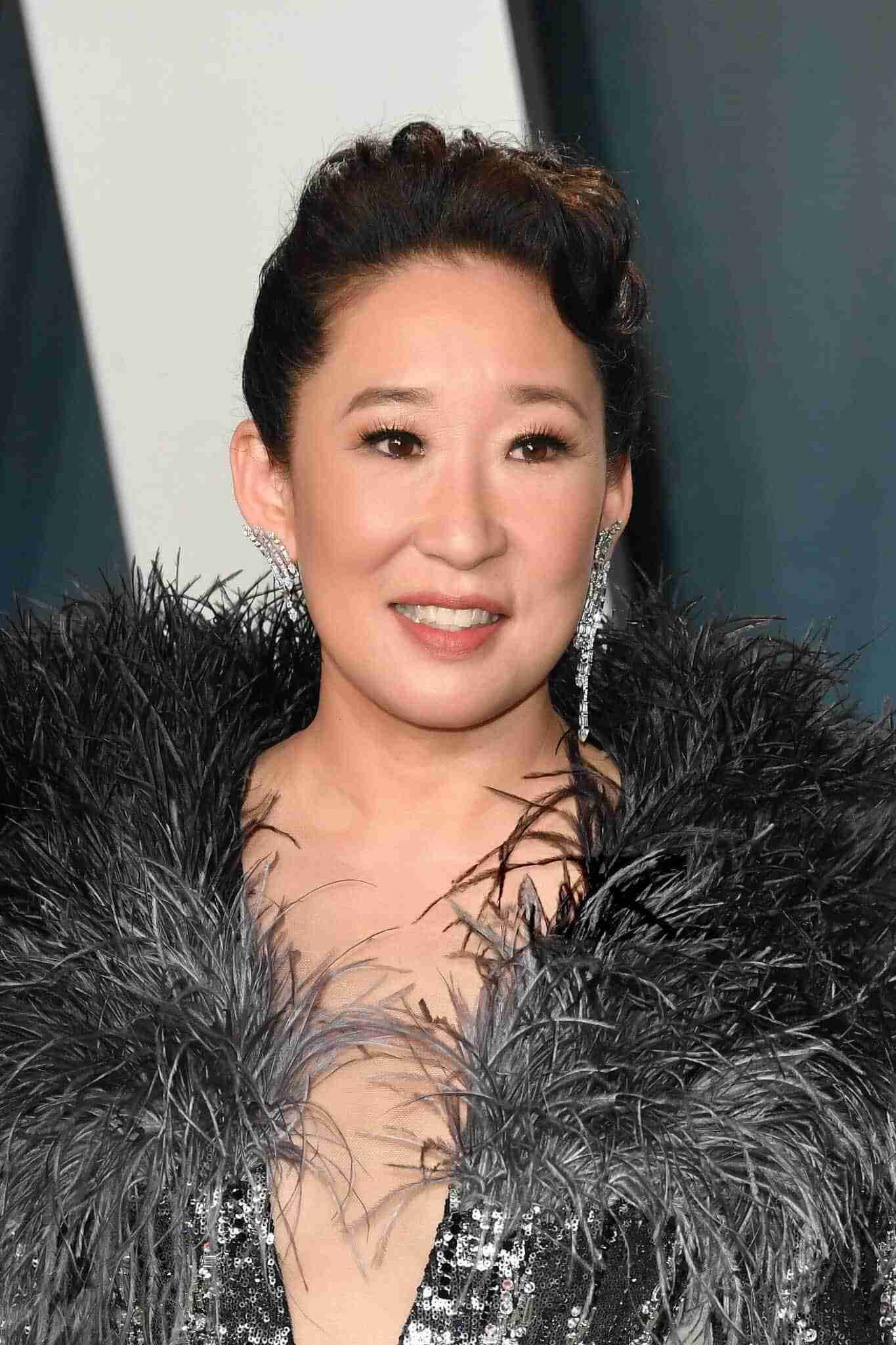 minh tinh hollywood sandra oh xuat hien voi vay cua ntk cong tri tren tham do - 5