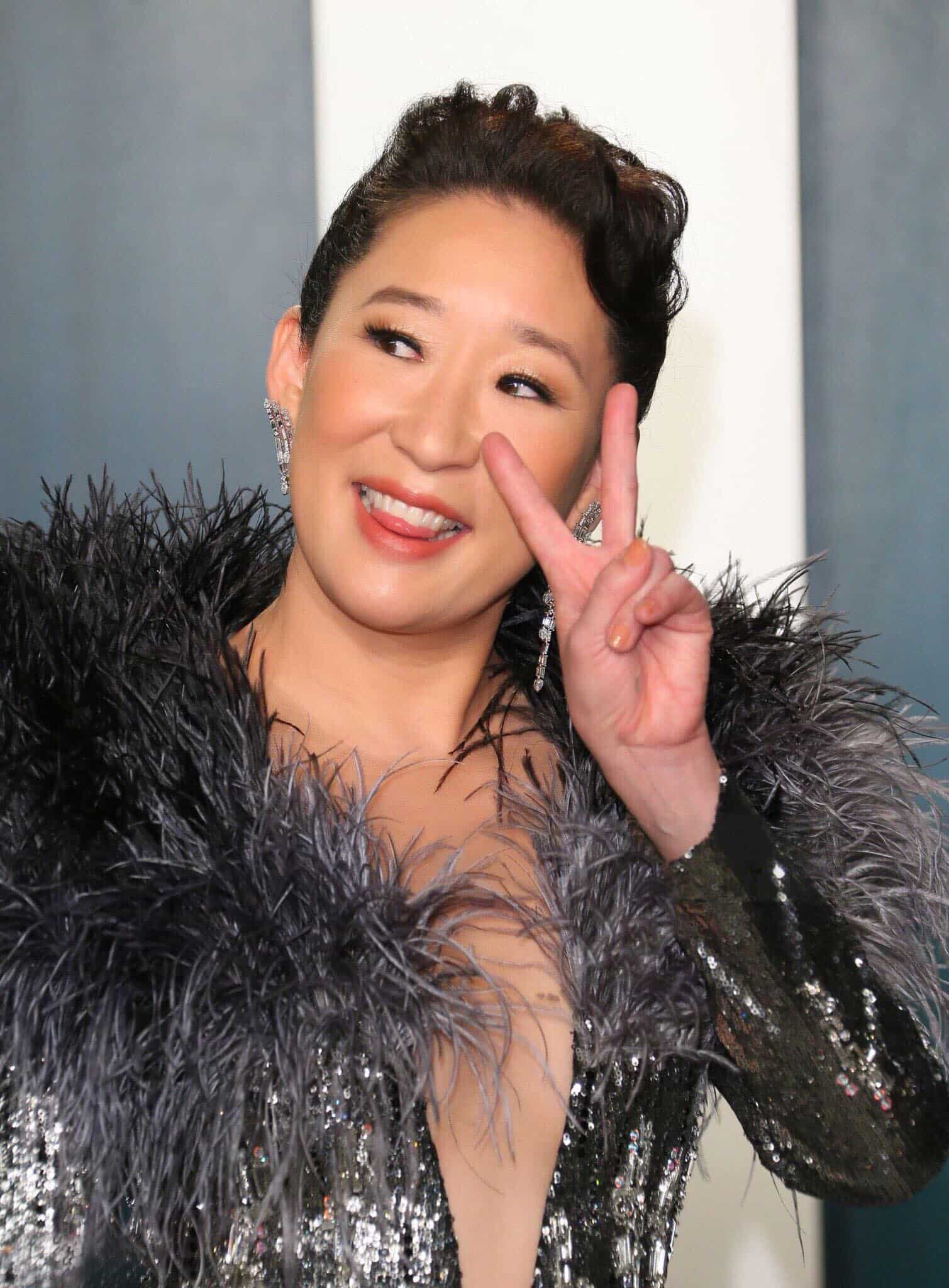 minh tinh hollywood sandra oh xuat hien voi vay cua ntk cong tri tren tham do - 6