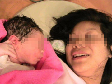 Sinh con thứ 3 tại nhà, mẹ SG nhập viện vì mất máu nhưng không cho bác sĩ điều trị