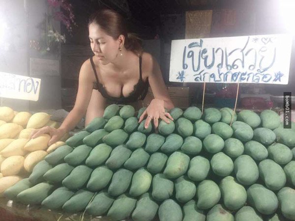 Mặc áo quá thoáng mời khách mua xoài bị chỉ trích, cô gái thản nhiên đáp lại - 5