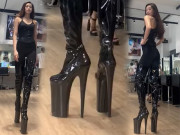 Thời trang - Thánh đi giày cao gót mới gọi tên Khánh Vân, ung dung sải bước với giày siêu cao 35cm