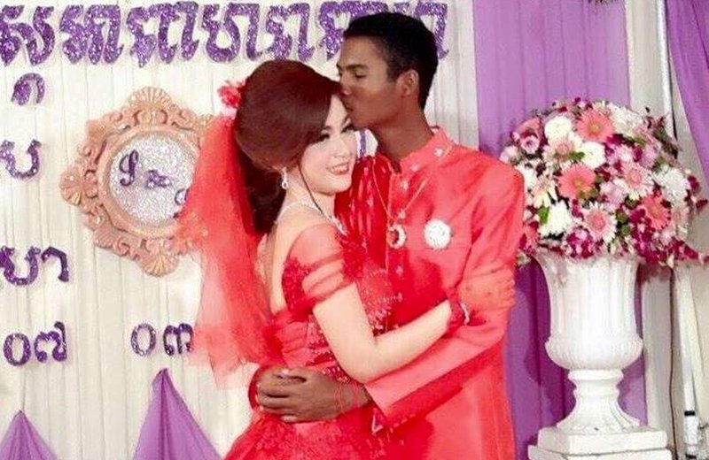 Pen Visa và Lucy LuvElla đến từ Phnom Penh, Campuchia là một cặp "đũa lệch" nổi tiếng khác. Cặp đôi này gây chú ý bởi cô nàng Lucy sở hữu gương mặt xinh xắn, cách ăn mặc trẻ trung. 
