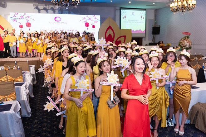 Doanh nhân Hoàng Thị Ngọc tỏa sáng trong Đại hội đầu năm của Hệ thống TMV Ngọc Hương - 1