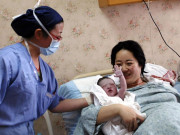 Bà bầu - Kinh nguyệt đều đặn, cô nàng sinh viên bất ngờ đẻ con trong bồn tắm