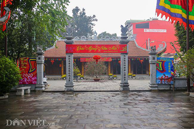 Sợ cô đơn hơn corona, nhiều cô gái đến chùa Hà cầu duyên trước ngày Valentine - 1