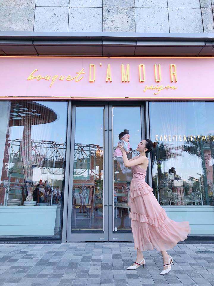 5 sao nữ lấy chồng hơn nhiều tuổi: Người đi xe 70 tỷ, người được tặng 3 căn biệt thự - 7