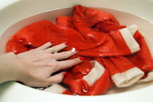 Quần áo mùa đông khó khô dễ bốc mùi, làm theo cách này thơm phức sau 1 đêm - 3