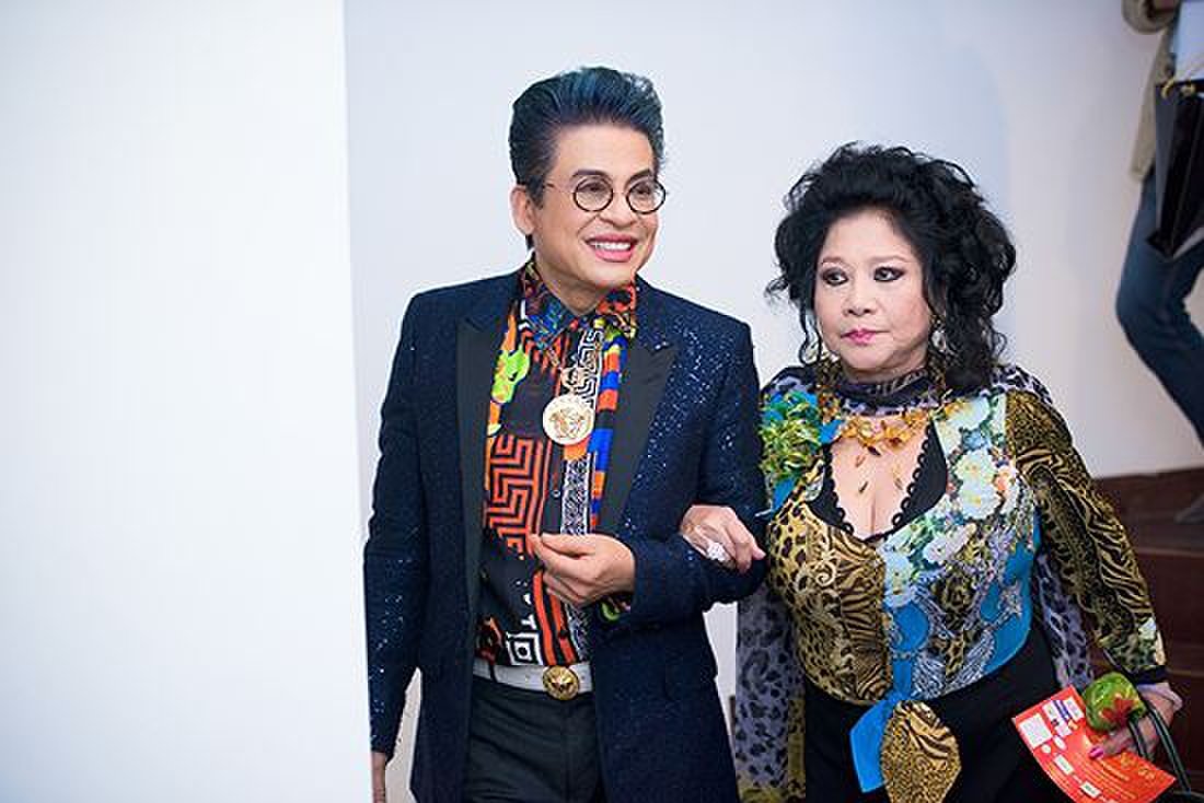 mc thanh bach bat ngo nhac ve vo dai gia cuoi 10 lan: "nhin mat co ay nhieu nguoi so" - 5
