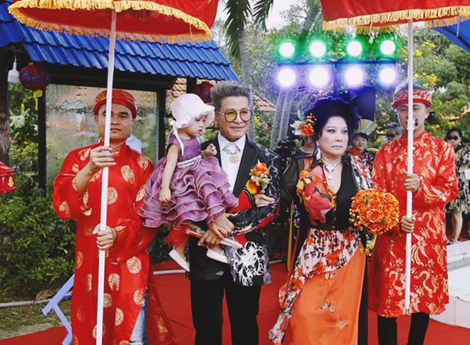 mc thanh bach bat ngo nhac ve vo dai gia cuoi 10 lan: "nhin mat co ay nhieu nguoi so" - 1