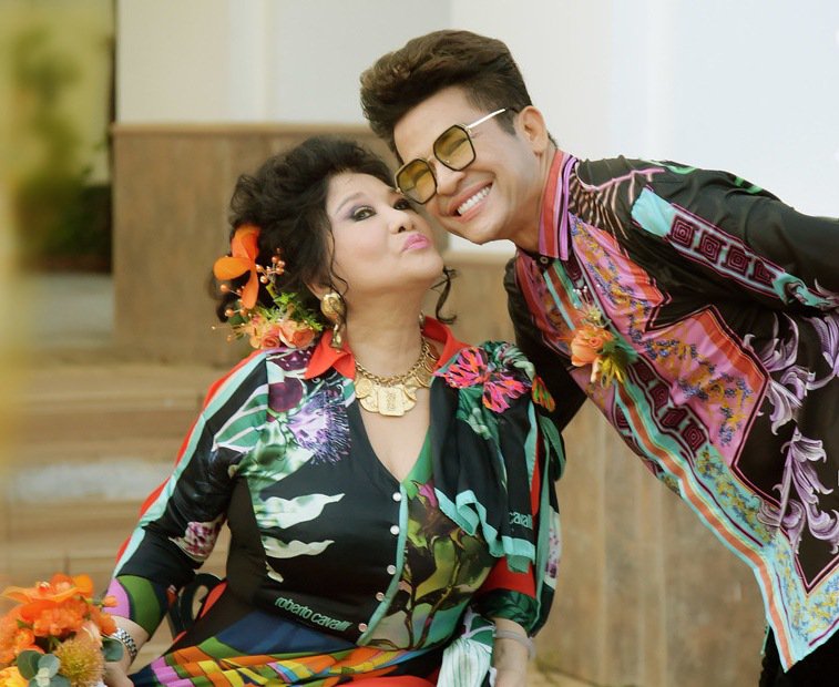 mc thanh bach bat ngo nhac ve vo dai gia cuoi 10 lan: "nhin mat co ay nhieu nguoi so" - 4