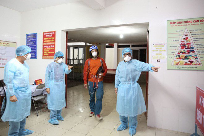 Tin tức 24h: Cận cảnh nhiều người đột nhập vào nhà hoang nơi Tuấn khỉ từng ẩn náu - 18