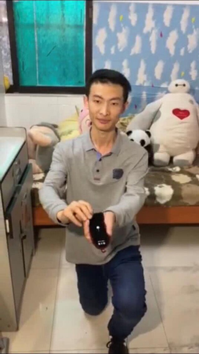 dam cuoi giua tam dich corona: gang tay lam hoa cuoi, chu re cau hon qua dien thoai - 6