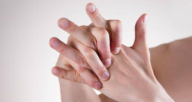 Nếu ngón tay xuất hiện những dấu hiệu này, cảnh giác ngay vì có thể bạn mắc ung thư phổi - 4