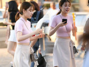 Thời trang - Diện áo bó sát xuống phố, cô gái lập tức khiến dân mạng thương nhớ bởi một chi tiết này