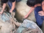 Xem ăn chơi - Xây nhà, đào được… "hoàng tử ma" 2.700 tuổi trên xe ngựa đầy châu báu