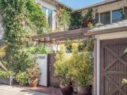 Nhà đẹp - Ngôi nhà 3 tầng với giàn nho xinh xắn của nữ ca sĩ sắp lấy chồng thứ 4 kém tuổi