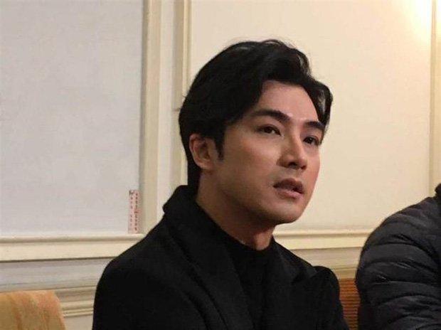 Ngôi sao 24/7: Lộ ảnh hôn gái lạ dù đã có vợ, nam thần xứ Đài amp;#34;chối bay chối biếnamp;#34; - 2