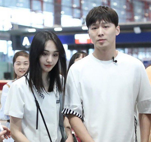 Ngôi sao 24/7: Lộ ảnh hôn gái lạ dù đã có vợ, nam thần xứ Đài amp;#34;chối bay chối biếnamp;#34; - 5