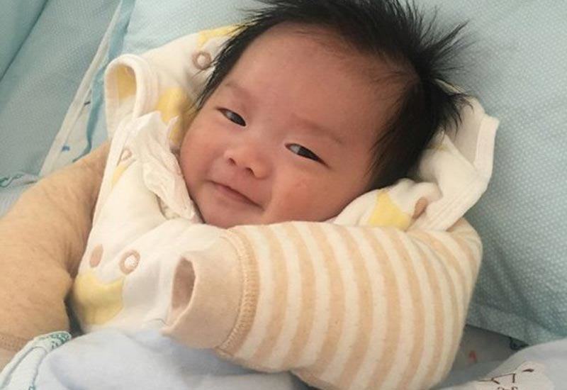Chính vì thế, hình ảnh con đầu lòng của Hà Thừa Hi chào đời vào tháng 1/2017 rất được mong ngóng.
