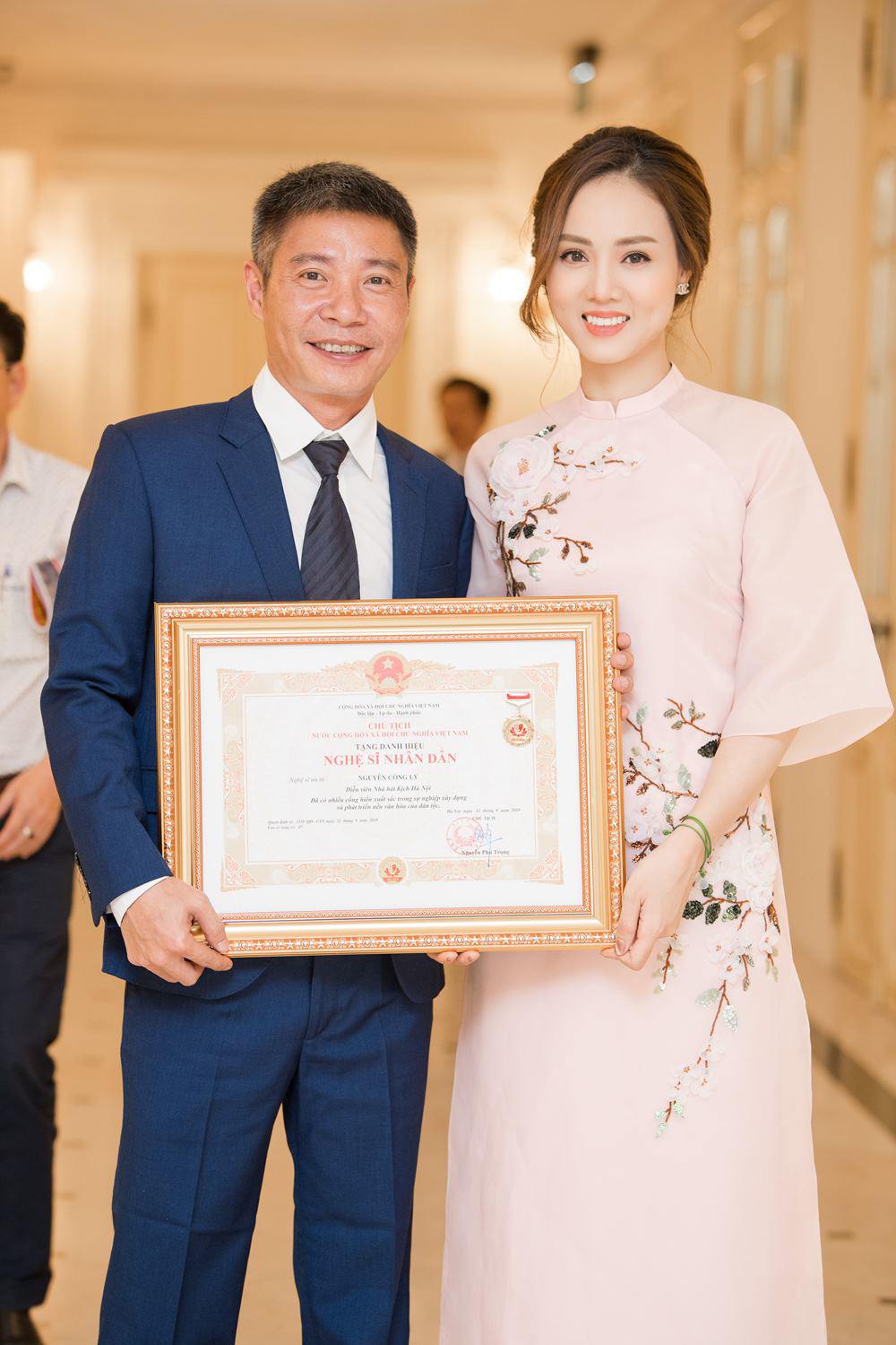 Cuộc sống hiện tại của NSND Công Lý bên bạn gái kém 15 tuổi - 7