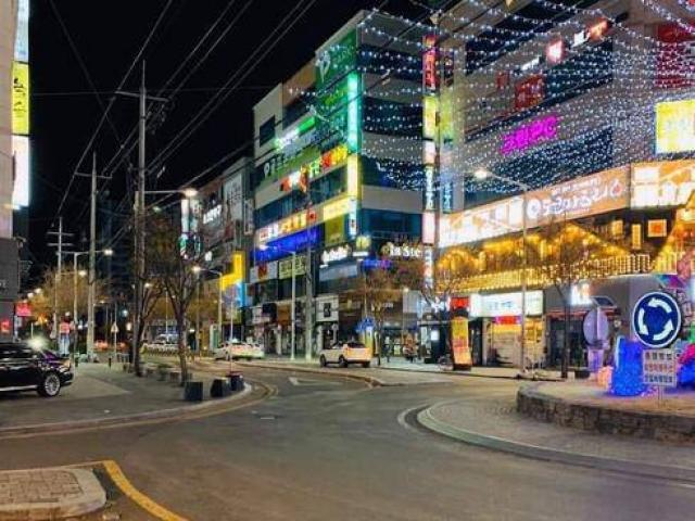 Người Việt thấp thỏm giữa khung cảnh vắng vẻ ở tâm dịch Hàn Quốc