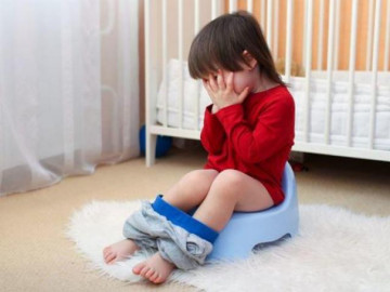 Bé 8 tháng đi ngoài nhiều lần trong ngày có nguy hiểm không?