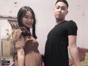 Clip Eva - Mua váy bầu cho vợ, anh chồng không ngần ngại mặc thử: Chồng nhà người ta là đây chứ đâu