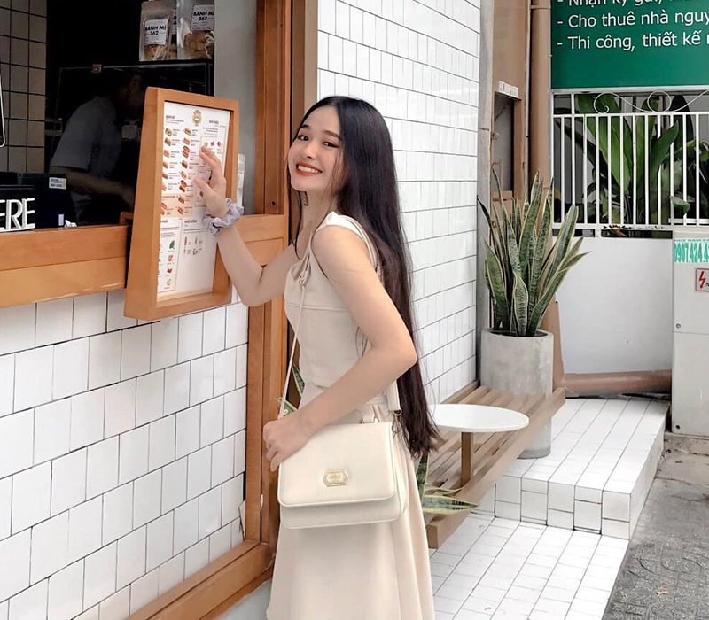 Ngọc Yến tên thật là Anh Thư, sinh năm 2002. Năm nay cô nàng vừa  tròn 18 tuổi và hiện đang là sinh viên, nữ diễn viên nhí hiện đang rất hot trên mạng xã hội với những bức ảnh ngàn like từ cộng đồng mạng.
