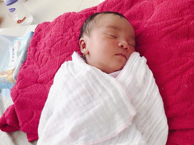 9x kien giang sinh con voi chong chau phi, be vua ra doi da noi tieng ca khoa san - 7