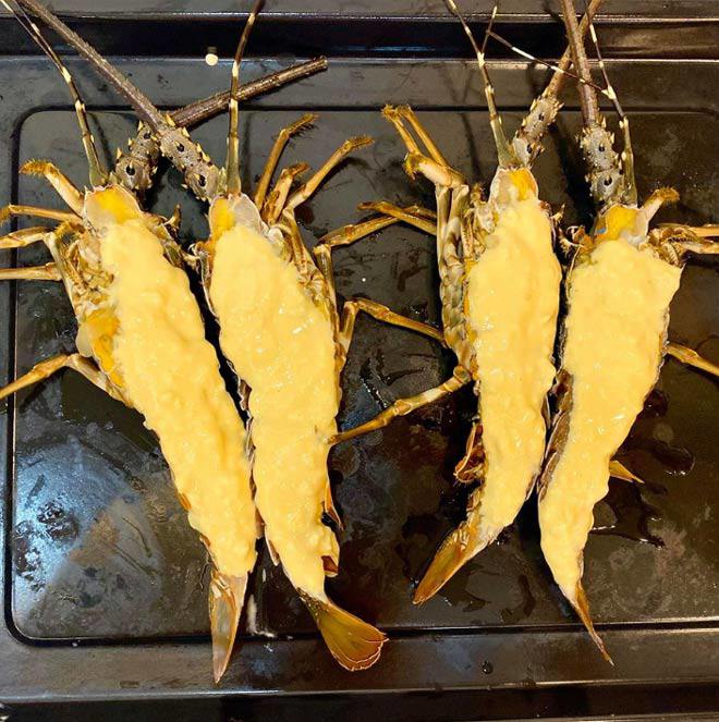 Cách làm tôm hùm nướng phô mai kết hợp bơ tỏi ngon như ngoài hàng-2