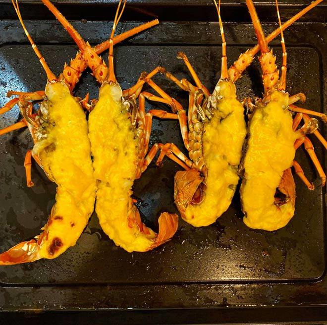 Cách làm tôm hùm nướng phô mai kết hợp bơ tỏi ngon như ngoài hàng-3