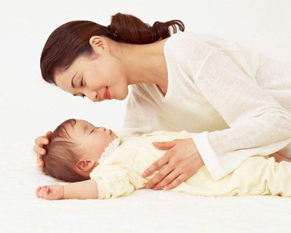 12 cách dỗ trẻ sơ sinh ngủ nhanh nhất, mẹ nhàn tênh - 1
